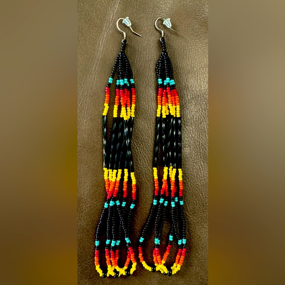 Gorgeous long beaded earrings 🖤